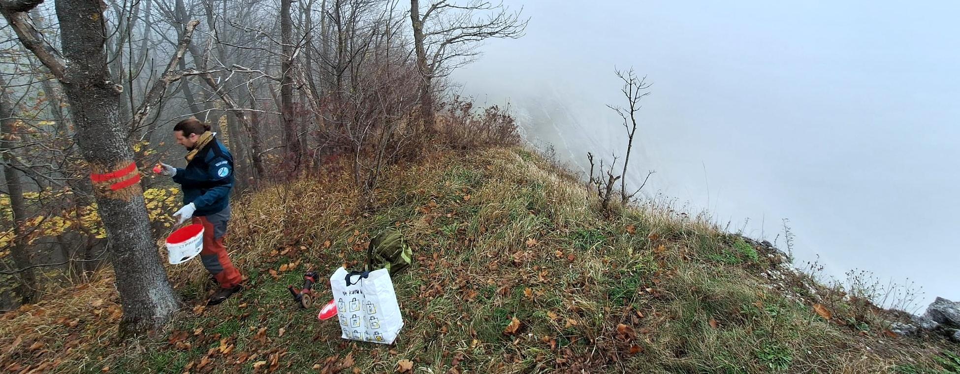 Pruhování hranice NPP nad lomem kotouč.